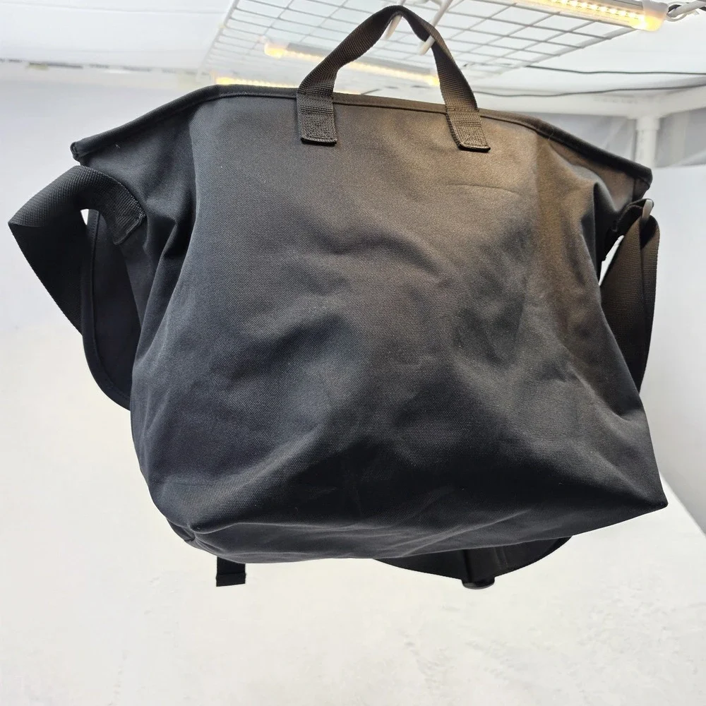 Carhartt WIP Reflective Parcel Bag Black Adjustable Messenger Bag A201035